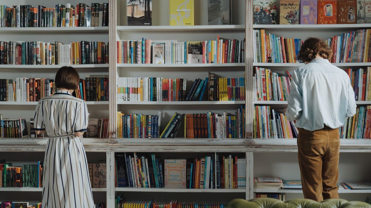 couple reading books