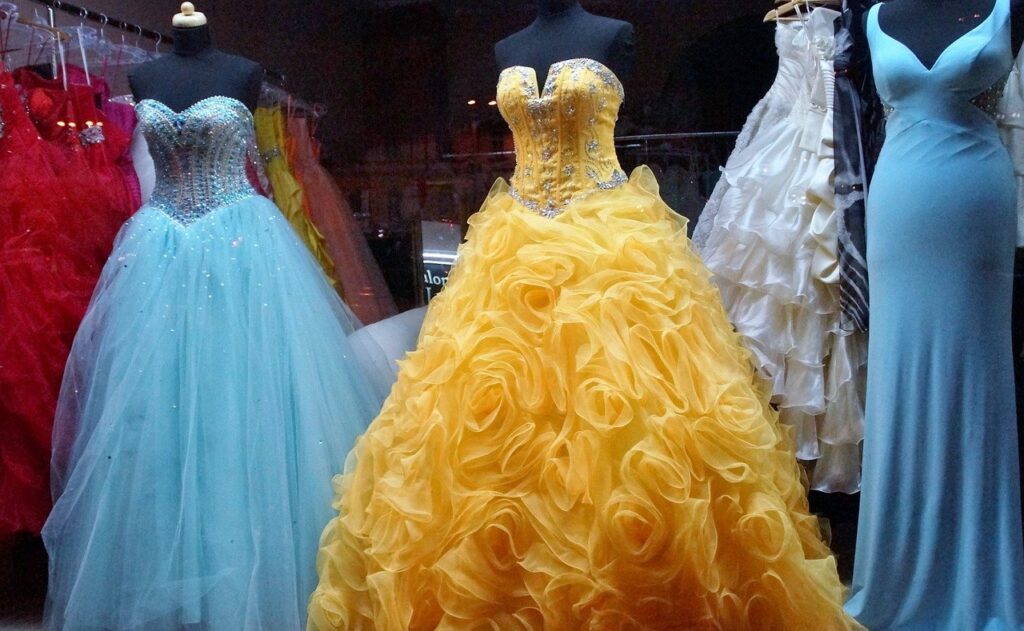 Places that sell on sale prom dresses near me